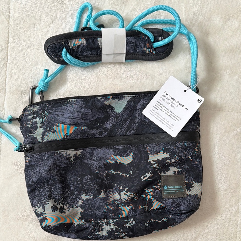 Lululemon Patch Logo Women's Black print Crossbody Bag NWT